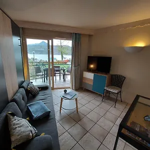  Appartement Avec Terrasse Sur Lac, Confort, Dans Résidence Avec Et Ponton Privee