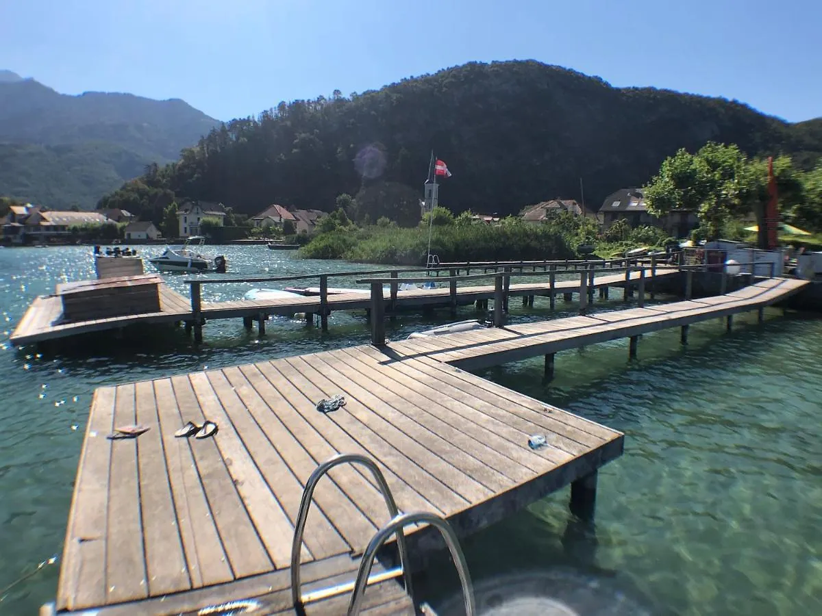 Appartement Studio les Pieds dans L'eau Duingt France